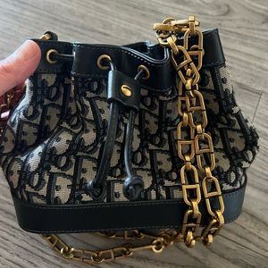bucket bag